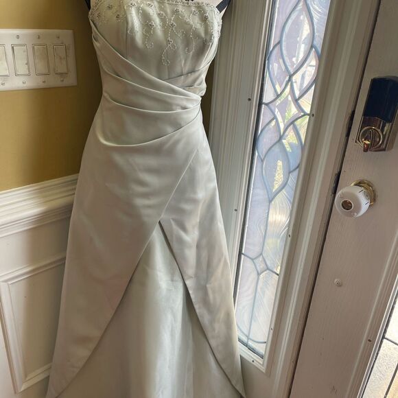 David's Bridal Gown prom Fit Flare A line Floral Beads accent  mint green  SZ2 - Picture 4 of 16